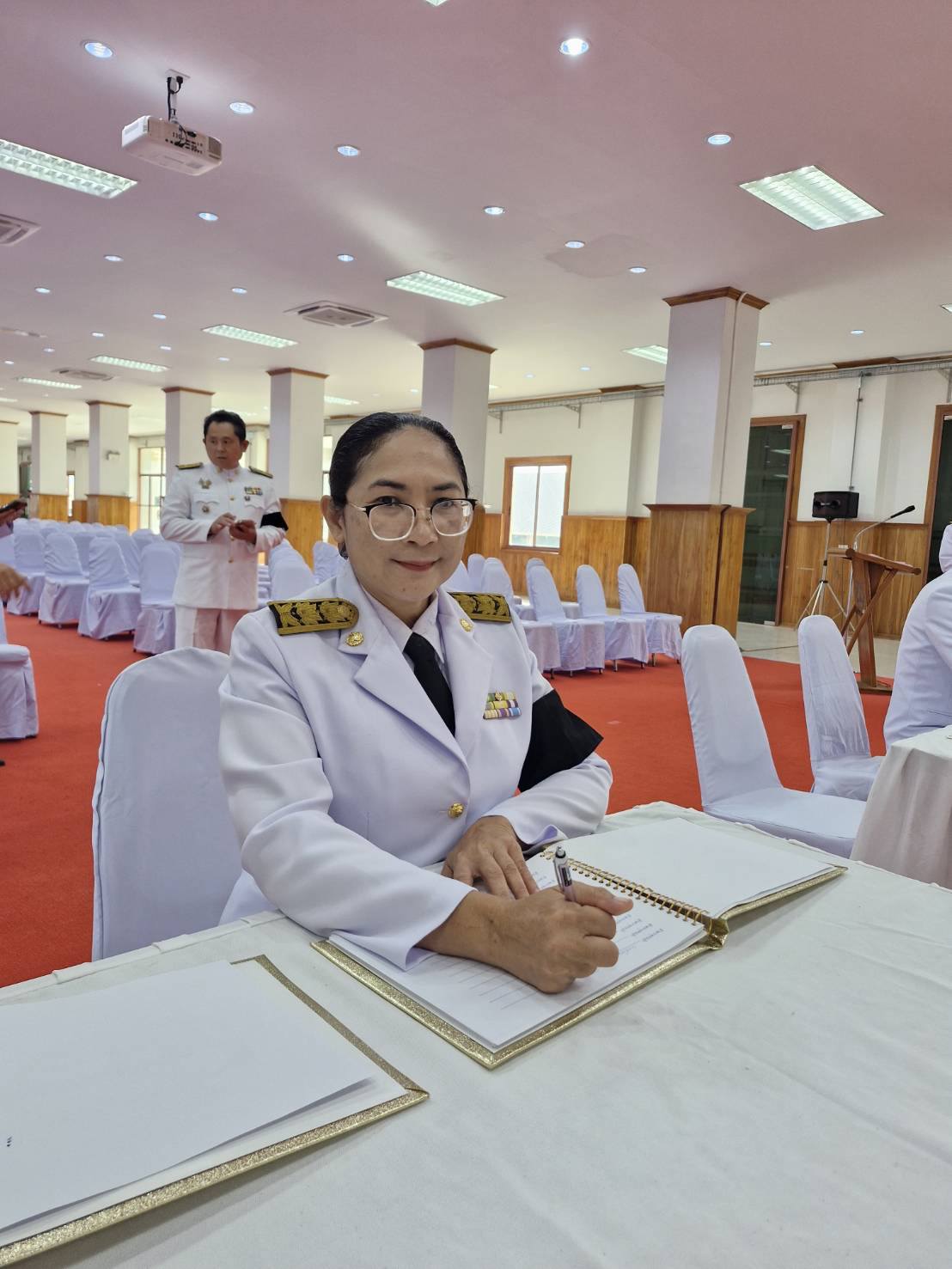 จังหวัดฉะเชิงเทรา จัดพิธีถวายน้ำสรงพระบรมศพเบื้องหน้าพระฉายาลักษณ์ สมเด็จพระนางเจ้าสิริกิติ์ พระบรมราชินีนาถ พระบรมราชชนนีพันปีหลวง