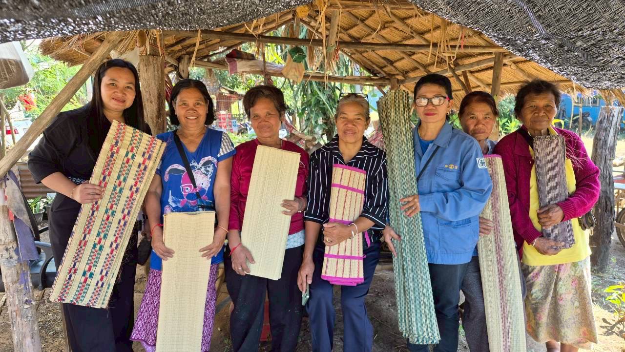 พช.ฉะเชิงเทรา ติดตามผล "OTOP ยุคดิจิทัล" ดันผู้ประกอบการใช้เทคโนโลยีเพิ่มยอดขาย ในพื้นที่อำเภอสนามชัยเขต