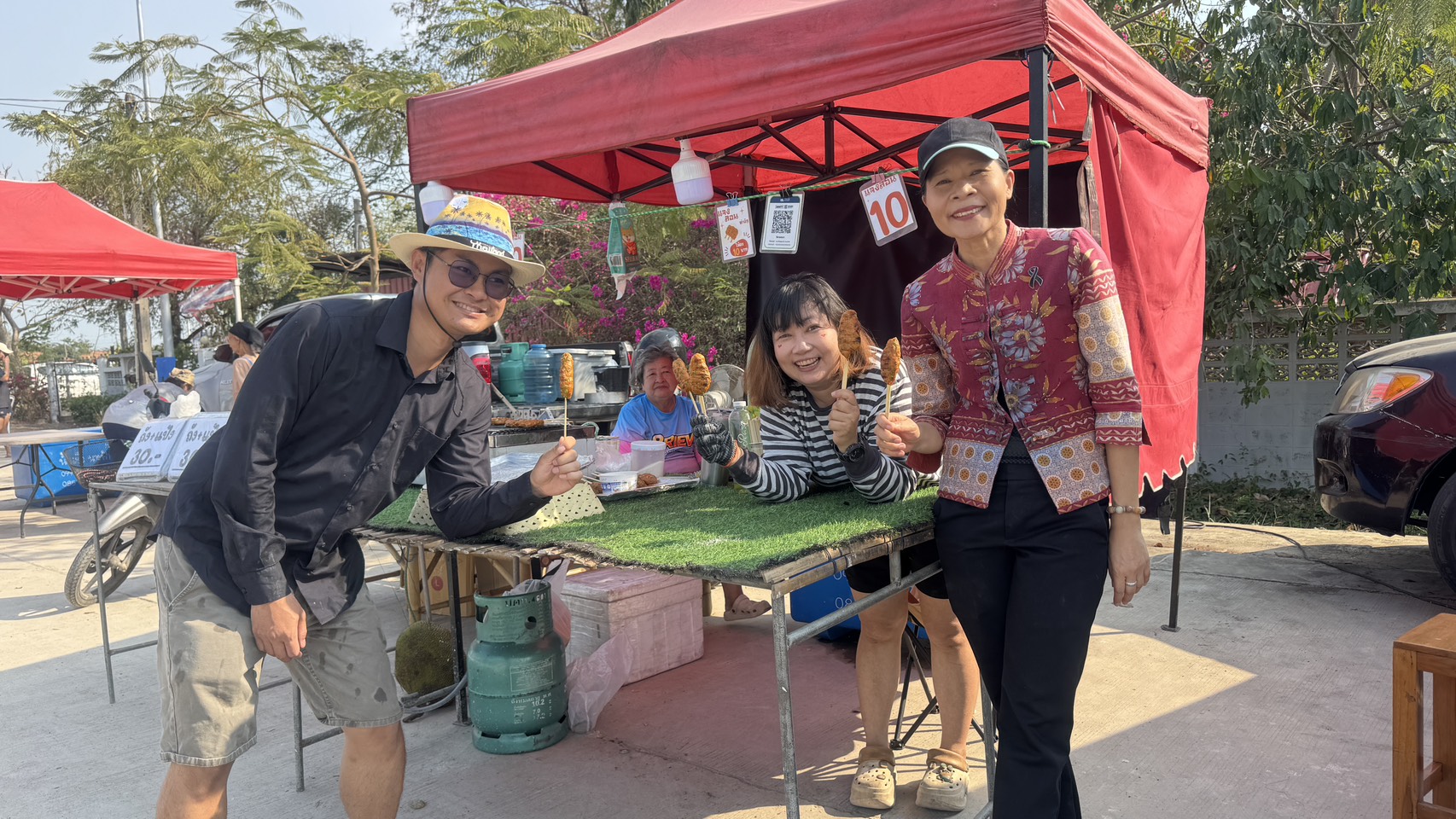 พช.ฉะเชิงเทรา ลุยจัดระเบียบร้านค้าฟรี! กระตุ้นเศรษฐกิจชุมชนในงานมหกรรม “Songkran Road Festival @8Riew” สาดความสุข ปลอดภัย ไร้ค่าที่